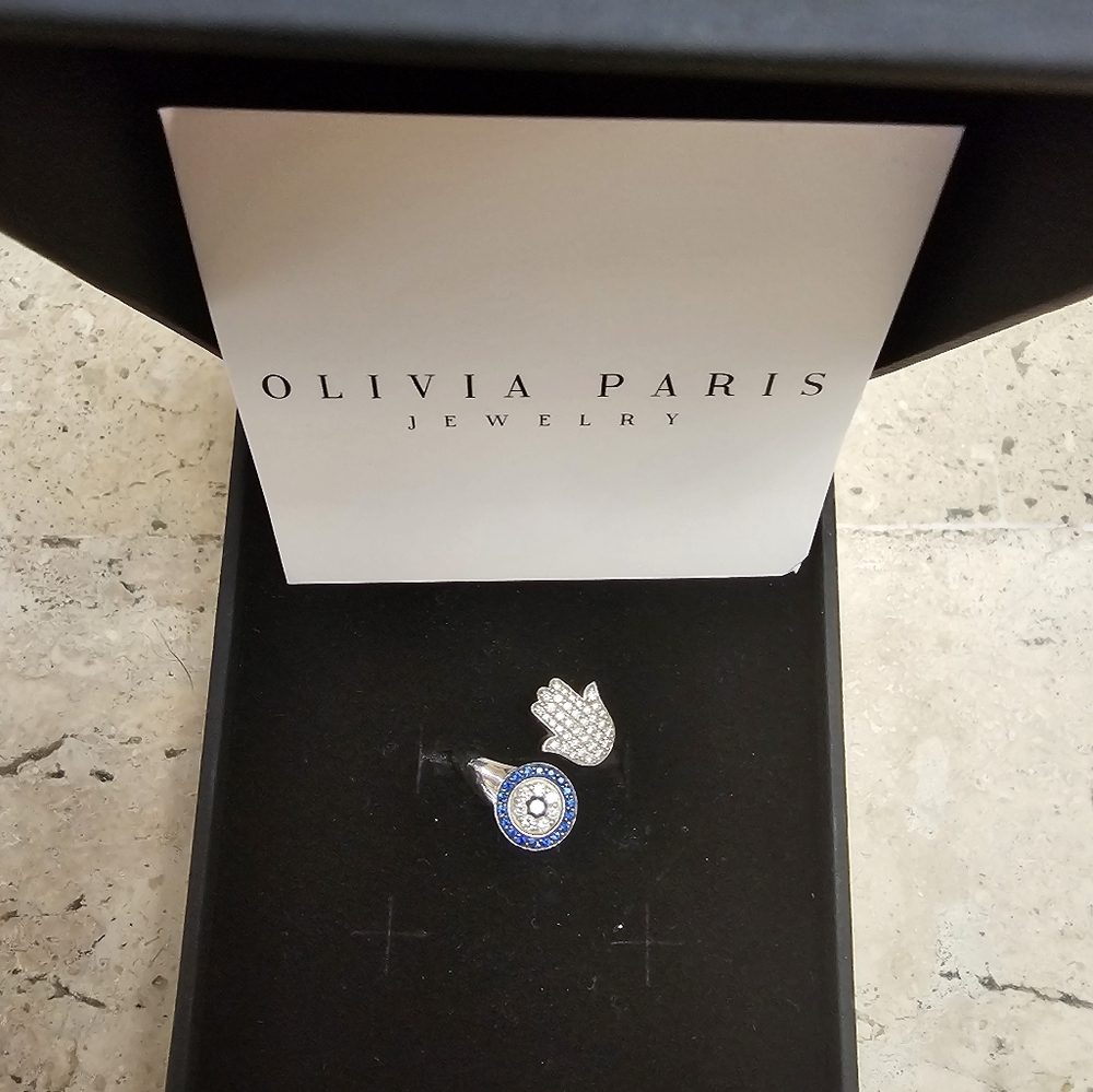 14k White Gold Diamond and Blue Sapphire HamsaBypass Cocktail Ring (3/8 cttw)